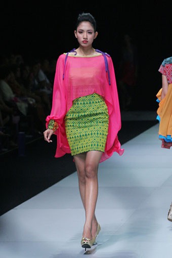 Jakarta, Indonesia - 16 Februari. Uke Toegimin Moven Movement. Indonesia Fashion Week 2013 at Jakarta Convention Center. 16 Februari 2013. Senayan. Jakarta. [Foto: Mohammad Abduh/Wolipop]