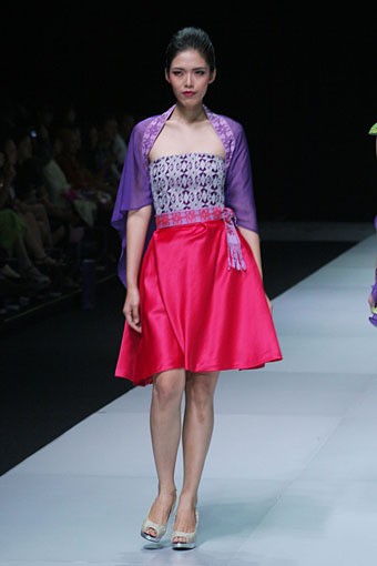 Jakarta, Indonesia - 16 Februari. Uke Toegimin Moven Movement. Indonesia Fashion Week 2013 at Jakarta Convention Center. 16 Februari 2013. Senayan. Jakarta. [Foto: Mohammad Abduh/Wolipop]