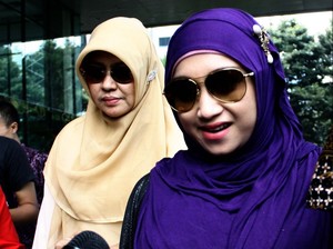 Istri Ahmad Fathanah Sambangi KPK, Jenguk Suaminya di Tahanan