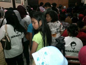 Fans Raffi Ahmad Ramai-ramai Nonton Sidang Rasyid Rajasa