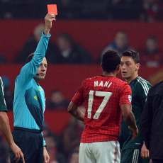 UEFA Beri Dukungan untuk Cuneyt Cakir