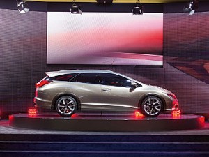 Honda Tampilkan Civic Tourer Concept