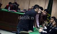 Melalui kuasa hukumnya, Kapitra Ampera, Diego mengaku puas dengan putusan ini.