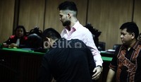 Seperti diketahui Diego merupakan tersangka kasus pengeroyokan disebuah diskotek Domain, Senayan City pada 8 November 2012. Akibatnya, korban mengalami luka yang cukup serius pada bagian wajah.