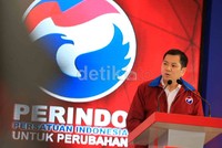 Pengusaha nasional Hary Tanoesoedibjo melantik pengurus Dewan Pimpinan Pusat Persatuan Indonesia (Perindo).
