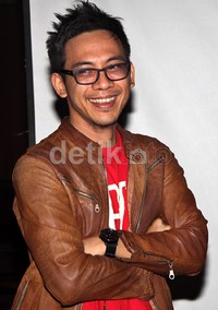 Sebenernya yang paling penting itu cek up selanjutnya. Insya Allah bulan ini final cek Up, ujar kibordis NOAH itu.