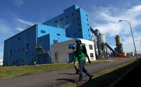 Tujuh pembangkit tersebut adalah PLTU 2 Sulut Amurang (2x25 MW), PLTU Kendari Unit 2 (10 MW) dan pembangkit tenaga panas bumi Lahendong IV (20 MW). Pembangkit Mini Hidro Tomini II (2x1 MW), pembangkit tenaga surya PLTS Miangas (85 kWp), PLTS Bunaken (335 kWp) serta PLTS Marampit (125 kWp) di Sulawesi. Agus Trimukti/Humas PLN.