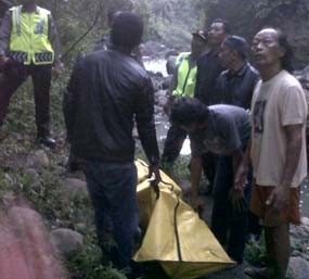 Diduga Stres, Ibu Rumah Tangga Loncat dari Jembatan Setinggi 50 Meter