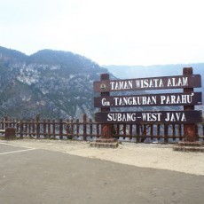 Abu Vulkanik Tangkuban Parahu Selimuti Sejumlah Tempat