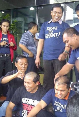 Kata Loyalis Anas Soal Aksi Gundul Fadjroel & Rekannya di KPK