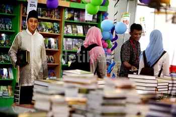 Secara menyeluruh terdapat beberapa kemudahan yang didapat dari E-Pen, yakni khat tajwid lebih besar, terjemahan Kementerian Agama RI, membaca Alquran dengan ilustrasi cerita yang menarik, materi Sirah Nabawiyah yang dikemas dengan penyampaian yang ringan dan sederhana dalam judul materi Jejak Rasul, doa-doa harian, kamus 3 bahasa (Arab-Indonesia-Inggris), dan masih banyak lagi. Rengga Sancaya/detikcom