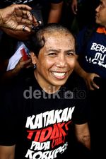 Anas Tersangka Hambalang, Fadjroel Plontos Rambut