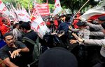 Polisi Bentrok dengan Massa PKPI