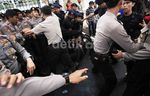 Polisi Bentrok dengan Massa PKPI