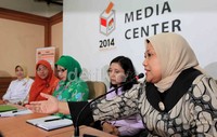 Tampak hadir (dari kiri ke kanan) Wakil Ketua Humas Perempuan Indonesia Raya (PIRA), Reni Heviandri (kiri) Wakil Ketua Fraksi Partai Keadilan Sejahtera, Ledia Hanifa Amalaih, Ketua DPP Partai Persatuan Pembangunan, Reni Marlianti Amin, Komisioner Komisi Pemilihan Umum (KPU), Idha Budiarty dan Ketua Komisi VIII DPR Fraksi PKB Ida Fauziah.