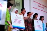 Perawat Terima Penghargaan di Hari Perempuan Sedunia