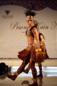 Tarian asal Papua juga ditampilkan.