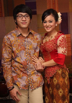 Masih 17 Tahun, Juwita Bahar Resmi Tunangan