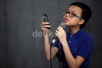 Sejak kanak-kanak, Josua sudah jatuh cinta dengan aktivitas menyanyi.
