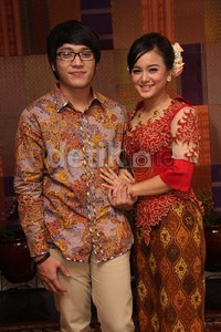 Juwita dan tunangannya, Barry Muhammad.