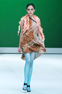 Jakarta, Indonesia - 16 Februari. Novalia Somawidjaya The Hovering. Indonesia Fashion Week 2013 at Jakarta Convention Center. 16 Februari 2013. Senayan. Jakarta. [Foto: Mohammad Abduh/Wolipop]