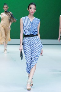 Jakarta, Indonesia - 16 Februari. Novalia Somawidjaya The Hovering. Indonesia Fashion Week 2013 at Jakarta Convention Center. 16 Februari 2013. Senayan. Jakarta. [Foto: Mohammad Abduh/Wolipop]