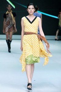 Jakarta, Indonesia - 16 Februari. Novalia Somawidjaya The Hovering. Indonesia Fashion Week 2013 at Jakarta Convention Center. 16 Februari 2013. Senayan. Jakarta. [Foto: Mohammad Abduh/Wolipop]