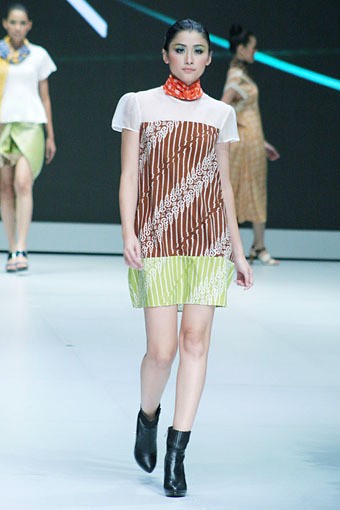 Jakarta, Indonesia - 16 Februari. Novalia Somawidjaya The Hovering. Indonesia Fashion Week 2013 at Jakarta Convention Center. 16 Februari 2013. Senayan. Jakarta. [Foto: Mohammad Abduh/Wolipop]