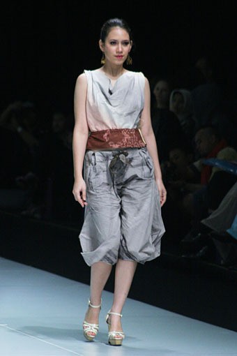 Jakarta, Indonesia - 16 Februari. Rosso Frendly Nature. Indonesia Fashion Week 2013 at Jakarta Convention Center. 16 Februari 2013. Senayan. Jakarta. [Foto: Mohammad Abduh/Wolipop]