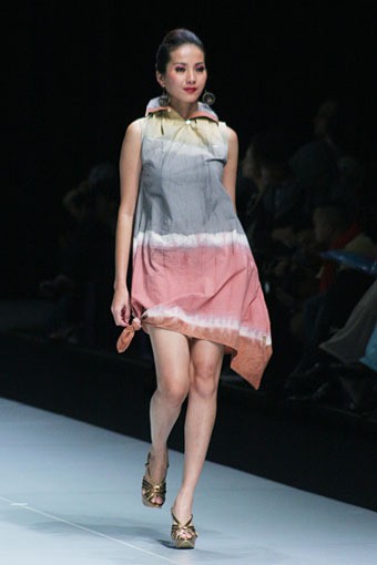 Jakarta, Indonesia - 16 Februari. Rosso Frendly Nature. Indonesia Fashion Week 2013 at Jakarta Convention Center. 16 Februari 2013. Senayan. Jakarta. [Foto: Mohammad Abduh/Wolipop]