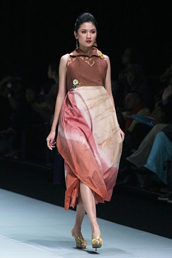 Jakarta, Indonesia - 16 Februari. Rosso Frendly Nature. Indonesia Fashion Week 2013 at Jakarta Convention Center. 16 Februari 2013. Senayan. Jakarta. [Foto: Mohammad Abduh/Wolipop]