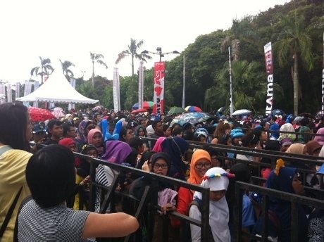 Gate Dibuka, Penonton Music Bank Jakarta Berlarian ke Dalam Arena Konser