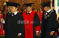 Gelar Doktor Kehormatan atau disebut Doctor Honoris Causa (H.C) dari Universitas Trisakti. Gelar tersebut diberikan kepada Taufiq karena sebagai Ketua MPR RI telah melahirkan gagasan sosialisasi empat pilar kebangsaan Indonesia.     
