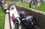 Kijang Nyemplung Kali di Bintaro