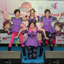 O.M.G, Lagu Andalan Girlband Blink di Album Perdana