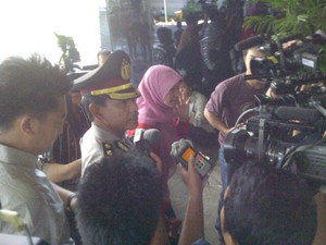 Naik Alphard & Berpakaian Dinas, Kompol Legimo Datangi KPK