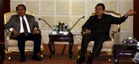 Ketua DPD RI Irman Gusman bersama Ketua Dewan Kehormatan Penyelenggara Pemilu (DKPP) Jimly Asshidiqie mengadakan pertemuan sekaligus memperkenalan DKPP yang merupakan lembaga baru. Ramses/detikFoto.