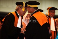 Ketua Mahkamah Agung (MA) Hatta Ali memberikan selamat.