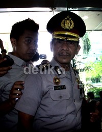 Legimo merupakan bendahara Korlantas Polri. Dia ditetapkan sebagai tersangka kasus Simulator SIM yang digarap Polri. Namun pengusutan yang diusut Polri dihentikan dan dilimpahkan sepenuhnya ke KPK, sesuai dengan instruksi Presiden SBY. Di KPK dia berstatus sebagai saksi. Ramses/detikFoto.