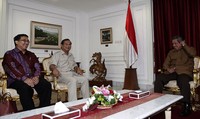 Pertemuan tersebut tampak cair dengan diselingi canda tawa. Abror Rizki/Setpres.