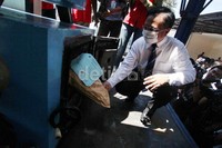 Direktur Penindakan BNN Benny Mamoto memusnahkan barang bukti sabu.