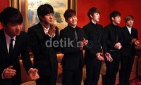 Mereka memuji semangat para Inspirit (panggilan untuk fans Infinite) Indonesia.