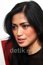 Jessica Iskandar Cemberut