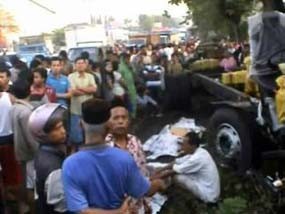 Tiga Penumpang MPU Tewas Ditabrak Bus