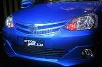 Toyota Etios yang datang ke Indonesia adalah Etios facelift dan baru akan diluncurkan di India. Adapun bentuk Etios terinpirasi dari sosok keluarga yang bahagia.