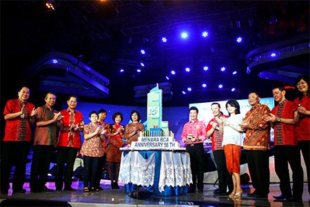 Semarak HUT BCA ke-56 bersama Komunitas Pedagang Tanah Abang