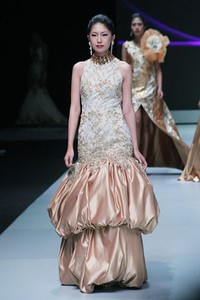 Jakarta, Indonesia - 16 Februari. Indische by Riri Rengganis. Indonesia Fashion Week 2013 at Jakarta Convention Center. 16 Februari 2013. Senayan. Jakarta. [Foto: Mohammad Abduh/Wolipop]