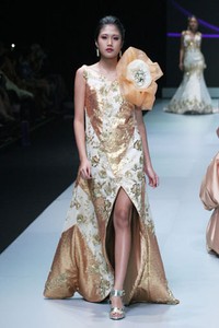 Jakarta, Indonesia - 16 Februari. Indische by Riri Rengganis. Indonesia Fashion Week 2013 at Jakarta Convention Center. 16 Februari 2013. Senayan. Jakarta. [Foto: Mohammad Abduh/Wolipop]