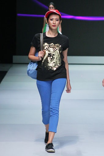 Jakarta, Indonesia - 16 Februari. Sandryant @iamUNIFIT. Indonesia Fashion Week 2013 at Jakarta Convention Center. 16 Februari 2013. Senayan. Jakarta. [Foto: Mohammad Abduh/Wolipop]