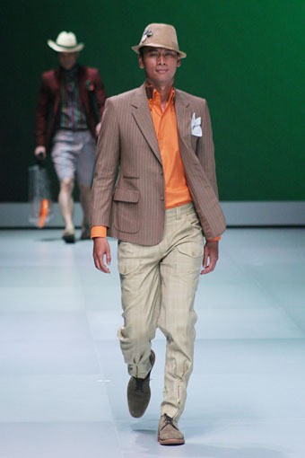 Jakarta, Indonesia - 16 Februari. Ai Syarief Individualism. Indonesia Fashion Week 2013 at Jakarta Convention Center. 16 Februari 2013. Senayan. Jakarta. [Foto: Mohammad Abduh/Wolipop]